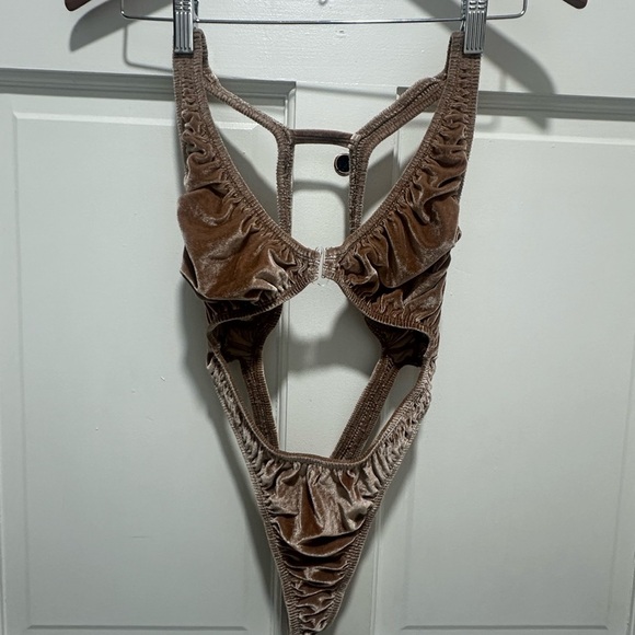 RARE Skims Stretch Velvet Cut Out Bodysuit NWOT size Large Sexy Sultry - Picture 2 of 5